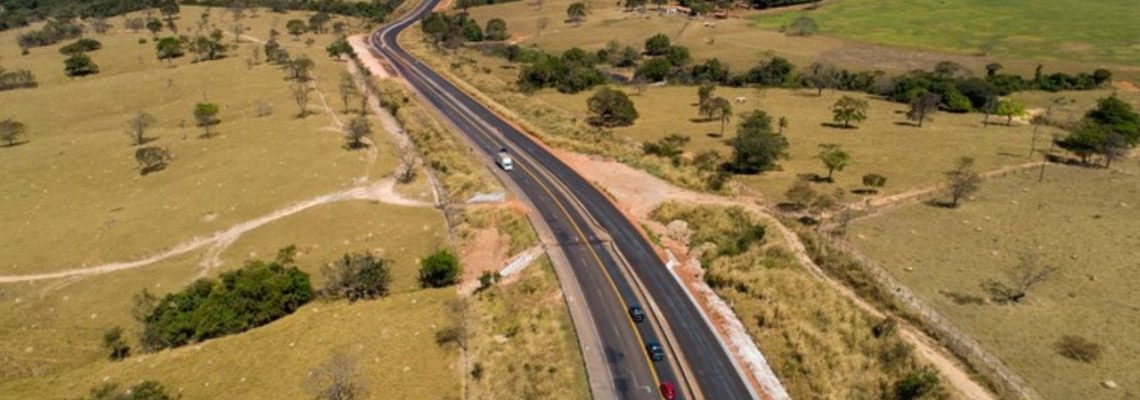 Margens de rodovias no Cerrado